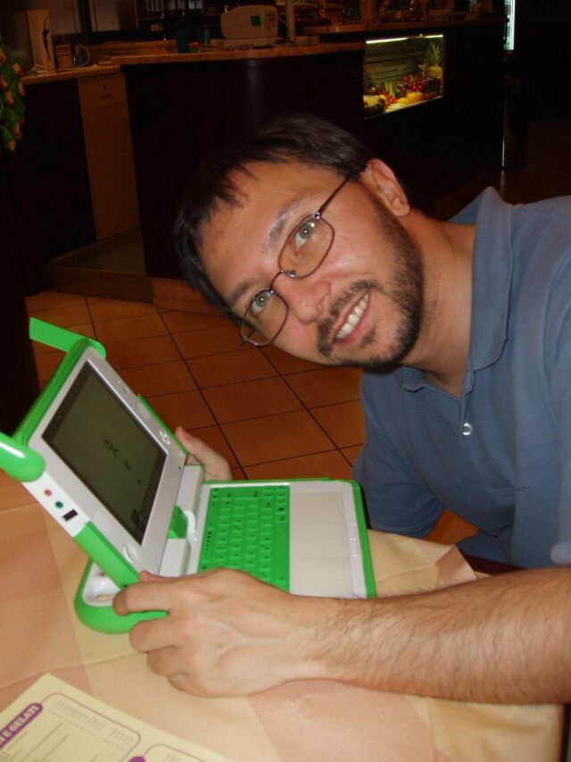 Bernie Innocenti with a B2-test XO laptop (Florence, Nov 2008)